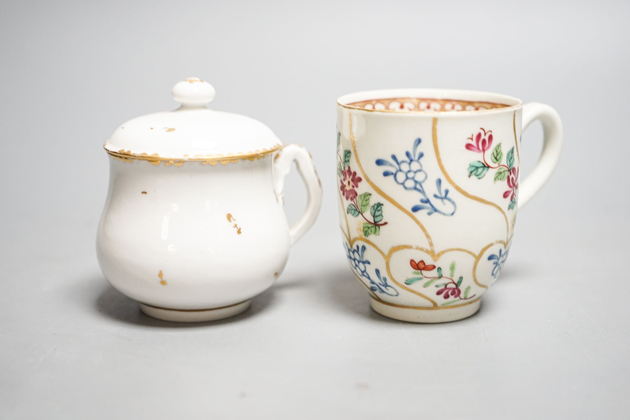 A Worcester James Giles decorated coffee cup c.1770 and a Bristol custard cup and cover c.1770, 7cm